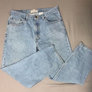 Relaxed fit Levi’s!!